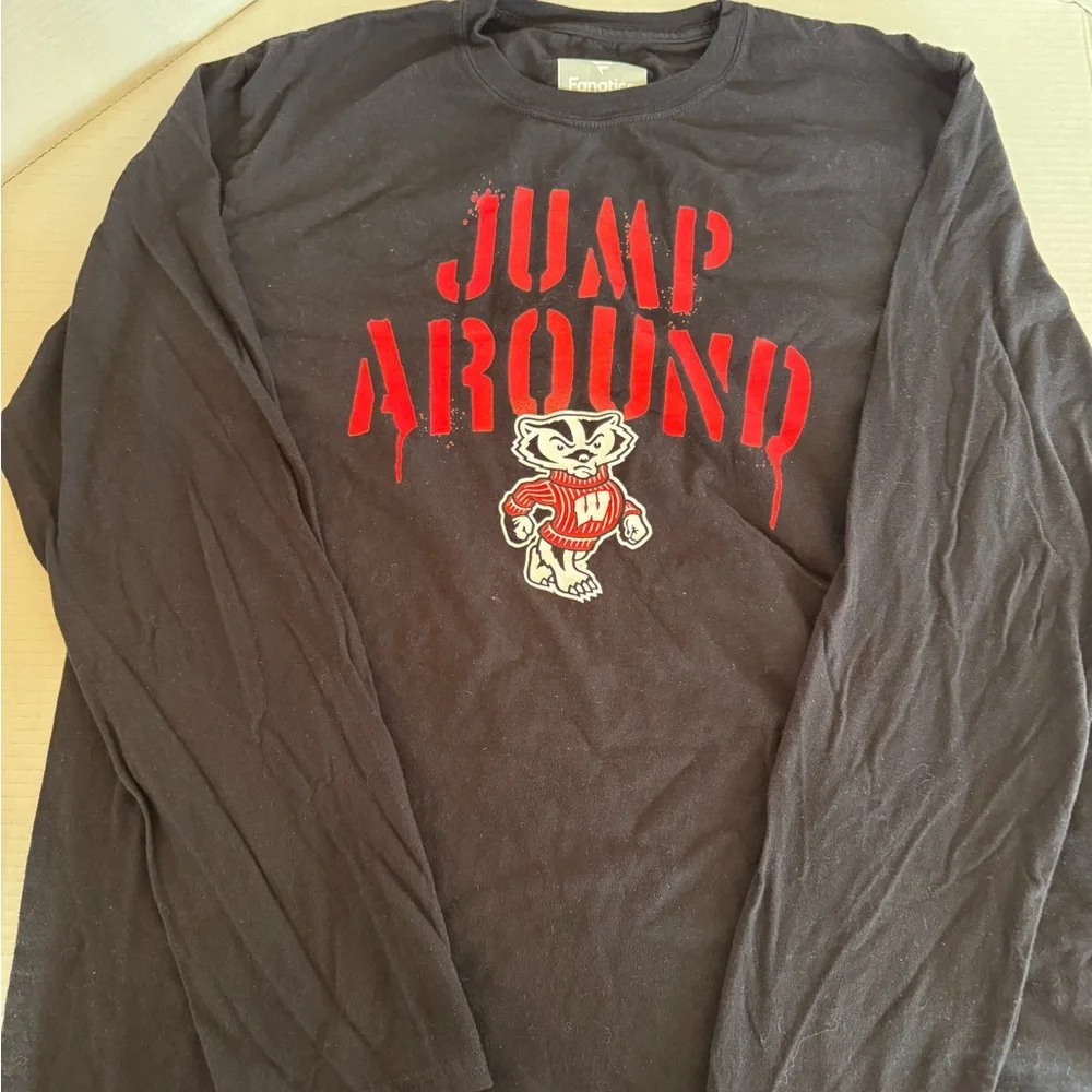 Wisconsin‎ Badger “Jump Around” Bucky Fanatics Black Long Sleeve Tee Size Large